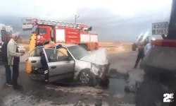 Otomobil ile traktör çarpıştı!