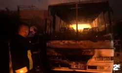 Park halindeki otobüs alev alev yandı!