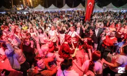 Bu festival ertelenmedi!: Karnaval gibi geçti