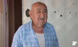Depremlerde terk edilen binada tek başına yaşıyor