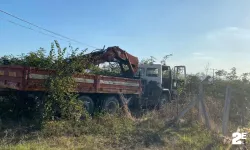 Freni patlayan vinçten atladılar!