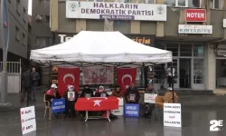 Yağmur altında evlat nöbeti