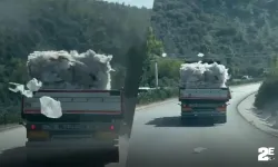 Yüklü tır trafiği tehlikeye düşürdü