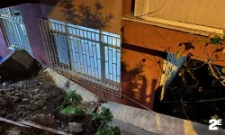 İki bina arasındaki istinat duvarı çöktü!