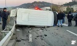 Minibüs ile otomobil çarpıştı