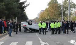 Seyir halindeki araç kontrolden çıkarak takla attı