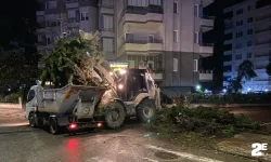 Fırtına vurdu, çatılar uçtu!