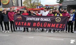 Galatasaray ve Fenerbahçe taraftarları şehitler için pankart açtı