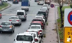 Otoparklar boş kaldı, yollar otopark oldu