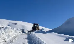 Yollar kapanmasın diye gece gündüz çalışıyorlar