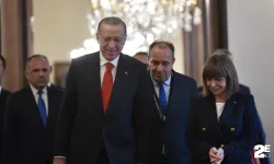 Erdoğan'ın önünde eğilen Yunan Bakan gündem yarattı