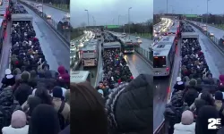 Altunizade metrobüs durağında insan seli