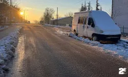 Buzlanma ve kar kartpostallık görüntü oluşturuyor