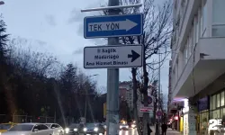 Eskişehir’de yön tabelasına bak ama inanma!