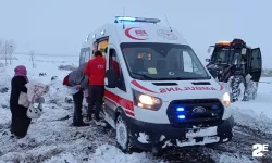 Hasta almaya giden ambulans kara saplandı