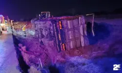 Konya’da kamyon devrildi