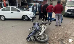 Otomobil ile motosiklet çarpıştı