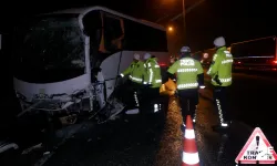 Polis servis aracı, tur otobüsüyle çarpıştı: Çok sayıda yaralı var!