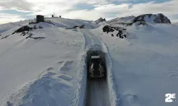 Yüksekova’da 5 metreyi geçen kar tünellerinde çalışma