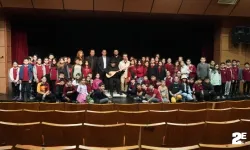 Aşık Veysel öğrencilere konser verdi