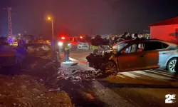 Feci kaza: 2 otomobil hurdaya döndü!