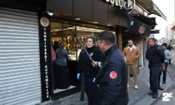 Kuyumcu kadın hırsızları işyerine kilitleyip yakalattı