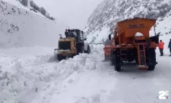 Mahsur kalan yolcular ekipler tarafından kurtarıldı