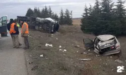 Seyir halindeki otomobile arkadan tır çarptı, 3 kişi yaralandı