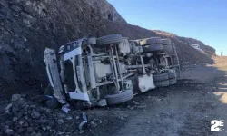 Yakıt kamyonu uçuruma yuvarlandı!