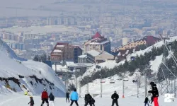 Yerli ve yabancı turistler akın etti