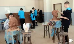 Bitlis'te geleceğin heykeltıraşları yetişiyor