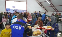 Depremzedelerin AFAD çadırında buruk geçen ilk iftarı