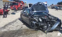 İki otomobil fena çarpıştı: Ölü ve yaralılar var