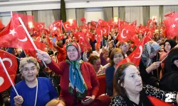 Tepebaşılı 3 bin kadın Gülden Karaböcek konseriyle coştu
