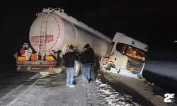 Yakıt yüklü tır yoldan çıktı!