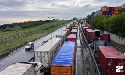 Ambarlı Liman Yolu’nda oluşan tır kuyruğu havadan görüntülendi