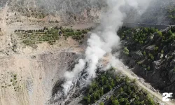 Artvin'de gece başlayan çöp yangınına müdahale sürüyor