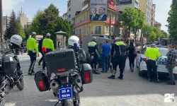 Eskişehir'de araç girişinin yasak olduğu caddede polis denetim yaptı