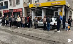 Eskişehir'de erken saatlerde simit kuyruğu