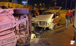 İki otomobil kafa kafaya çarpıştı!
