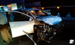 Otomobil ile kamyon çarpıştı!