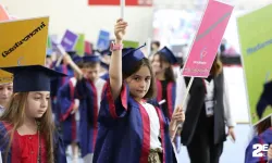 Anadolu Üniversitesinde 3 kuşak 7'den 70'e mezuniyet heyecanı