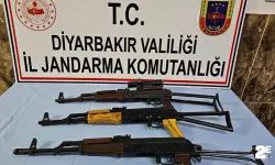 Jandarmanın durdurduğu araçta 3 adet AK-47 ele geçirildi