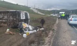 Kontrolden çıkan minibüs takla attı