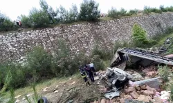 Kontrolden çıkan otomobil şarampole yuvarlandı
