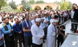 Öldürülen imam için gıyabi cenaze namazı kılındı