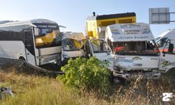 Tekirdağ’da işçi servislerine kamyonet çarptı