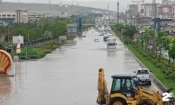 Başkentte yağan yağmur hayatı felç etti