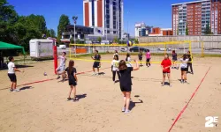 Plaj voleybolu kursu yoğun katılımla başladı