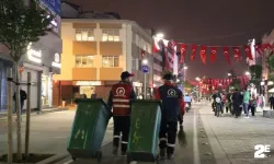 Temizlik işçileri tonlarca evsel atık topladı